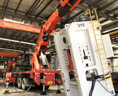 荥阳附近随车吊出租，轻松解决运输难题