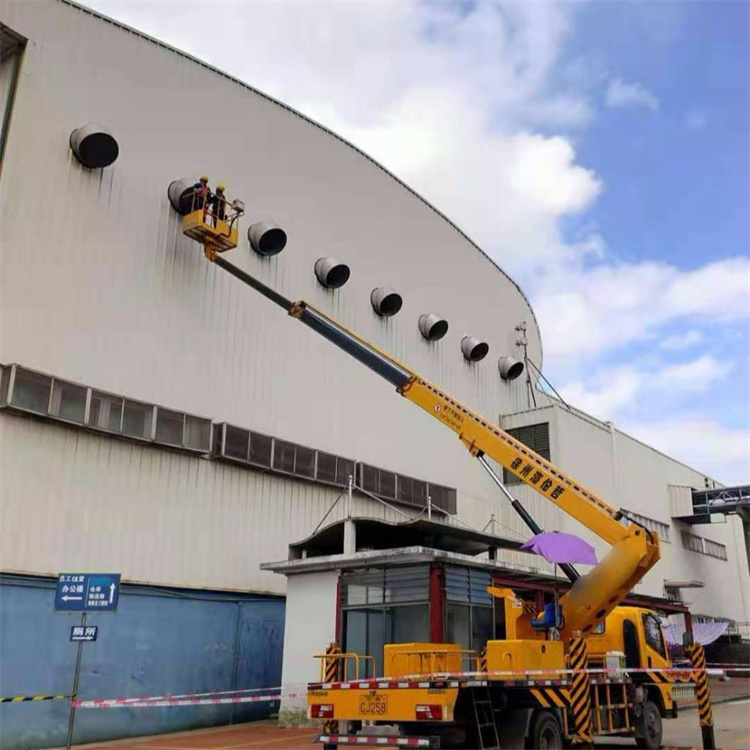 荥阳高空作业车出租服务：专业广告牌安装解决方案